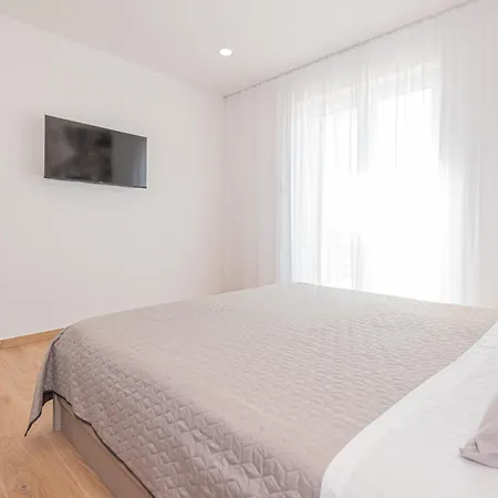 Zaton Villa *