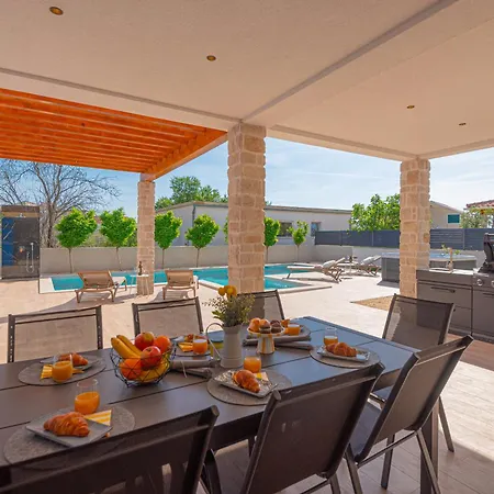 Zaton Villa