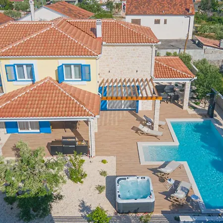 Zaton Villa *