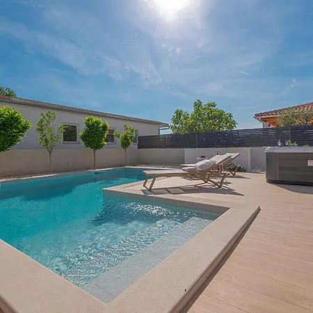 Zaton Villa *